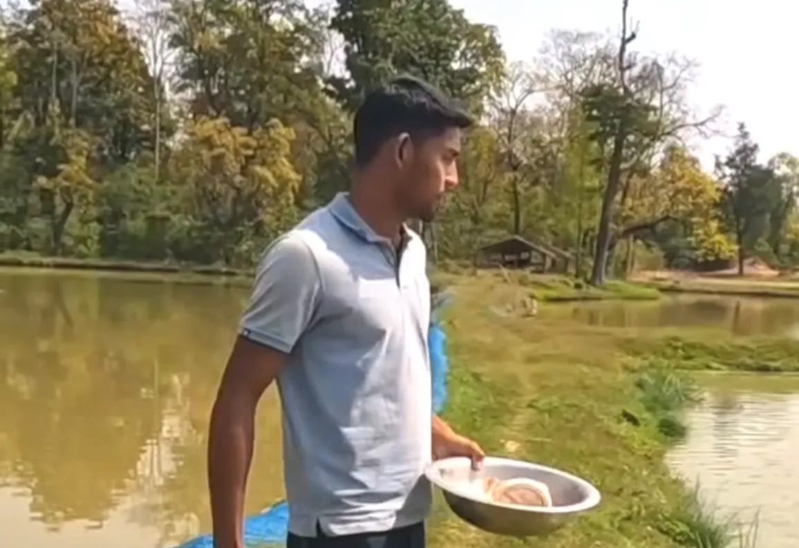 माछापालनबाट मासिक लाखौं आर्जन गर्दै  विनोद चौधरी